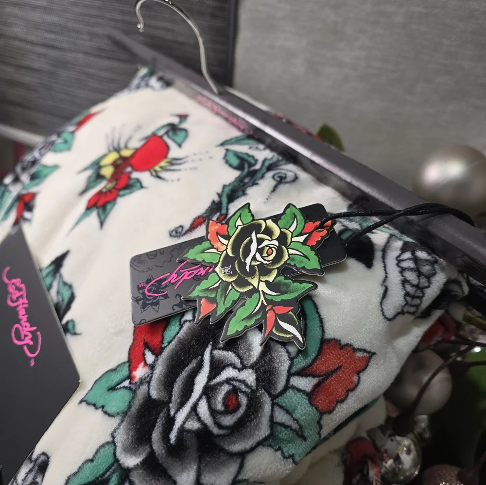 Ed Hardy Embossed plush oversized throw 60in x 70in new